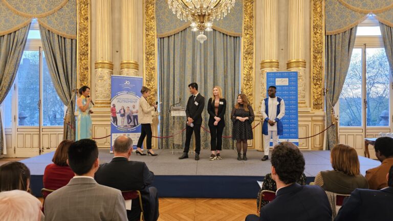 Jeunes Ambassadeurs et Région Auvergne-Rhône-Alpes : ensemble pour faire rayonner la région à l’international